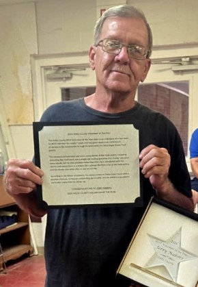 Jerry Nabors with RSVP Award